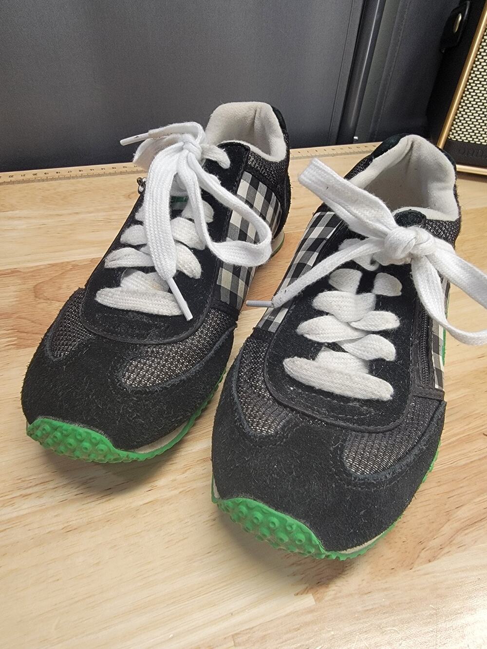 Kangaroos Women’s Size 6